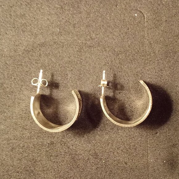 Native America Handcrafted Sterling Silver Cuff Hoop Earrings - Picture 2 of 3